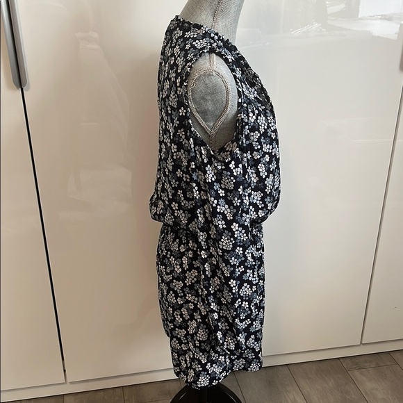 MICHAEL KORS Blue Floral Cold Shoulder Shorts Jumpsuit, Size M - Picture 10 of 14